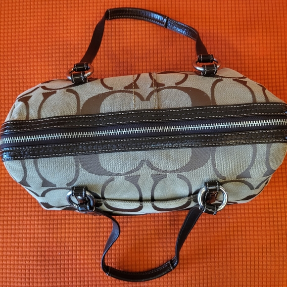 Coach Purse 👛 - Picture 3 of 9